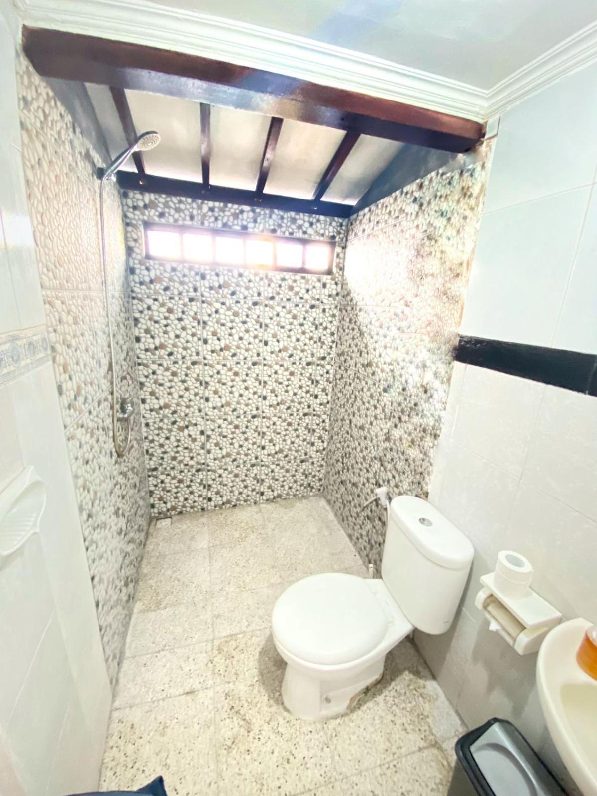 Kris Kos Hotel Canggu  Ngoại thất bức ảnh